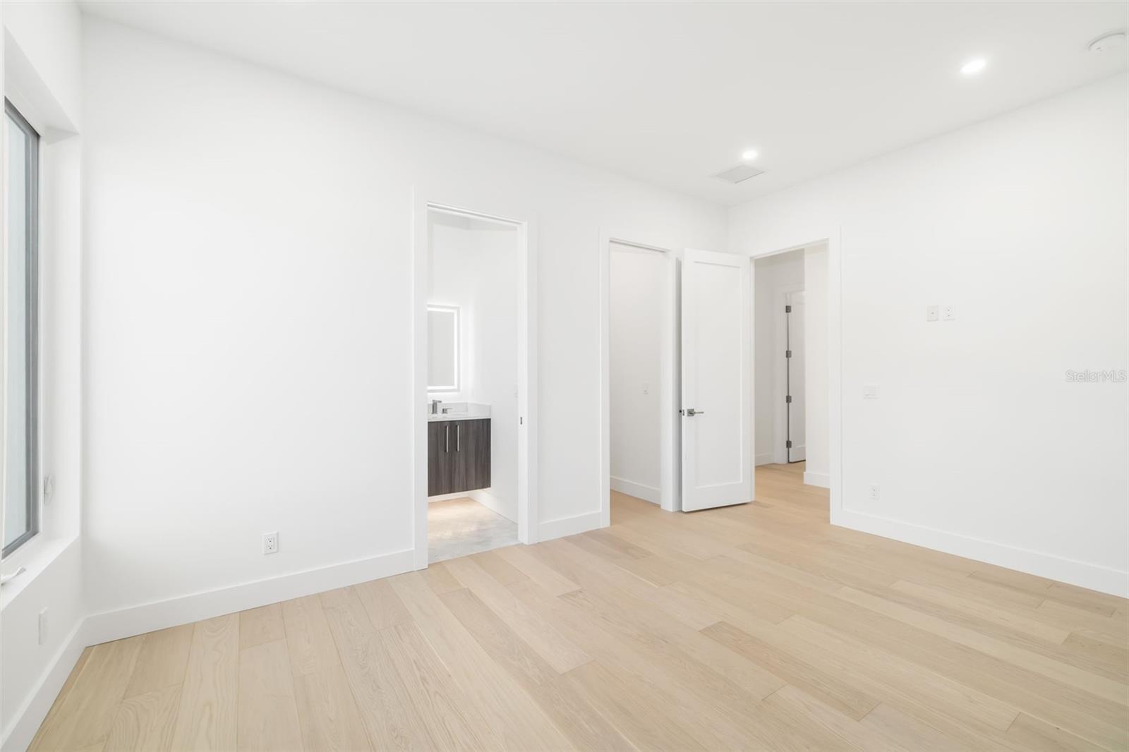 SOUTH GATE - Residential