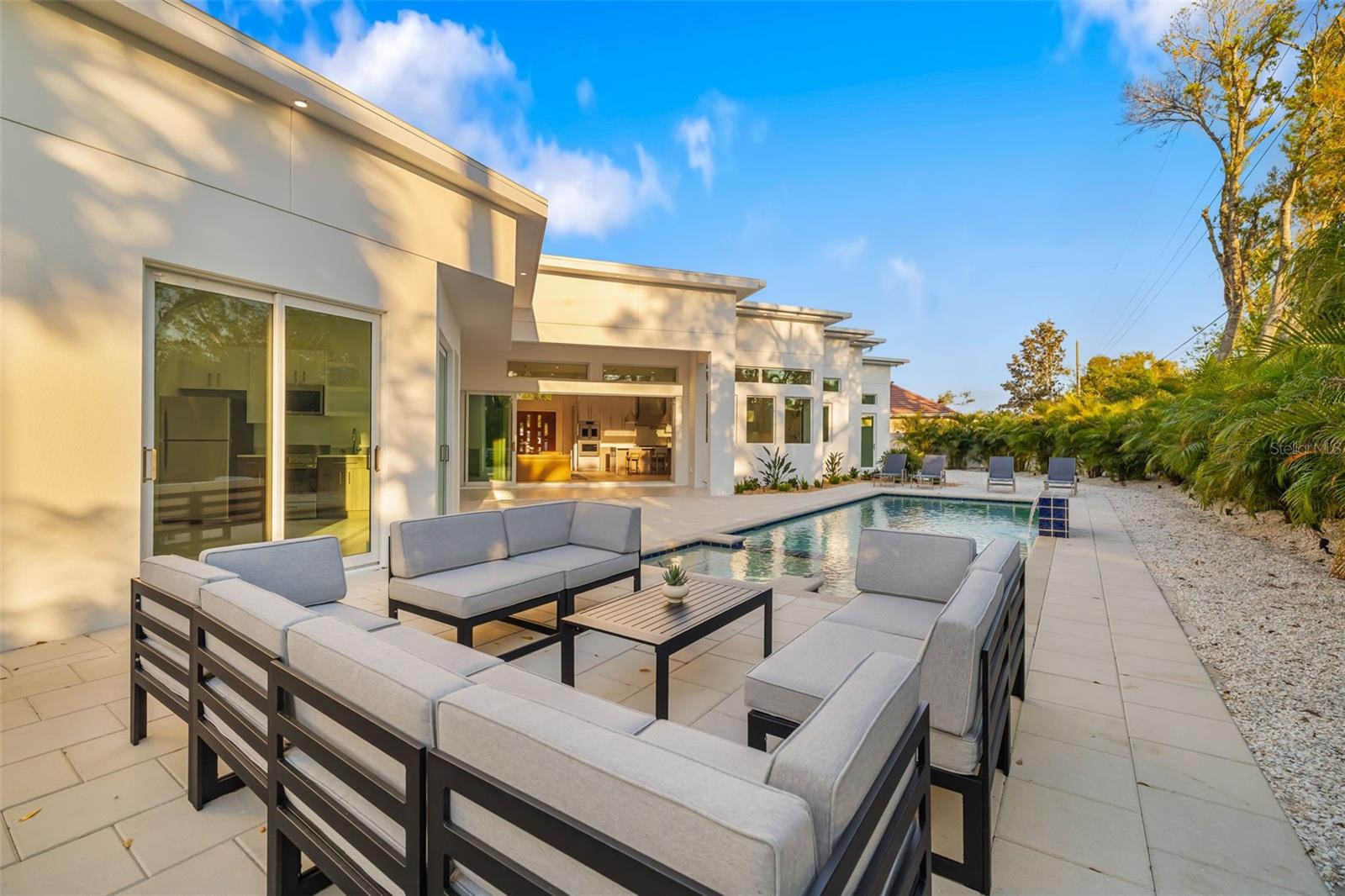 SOUTH GATE - Residential