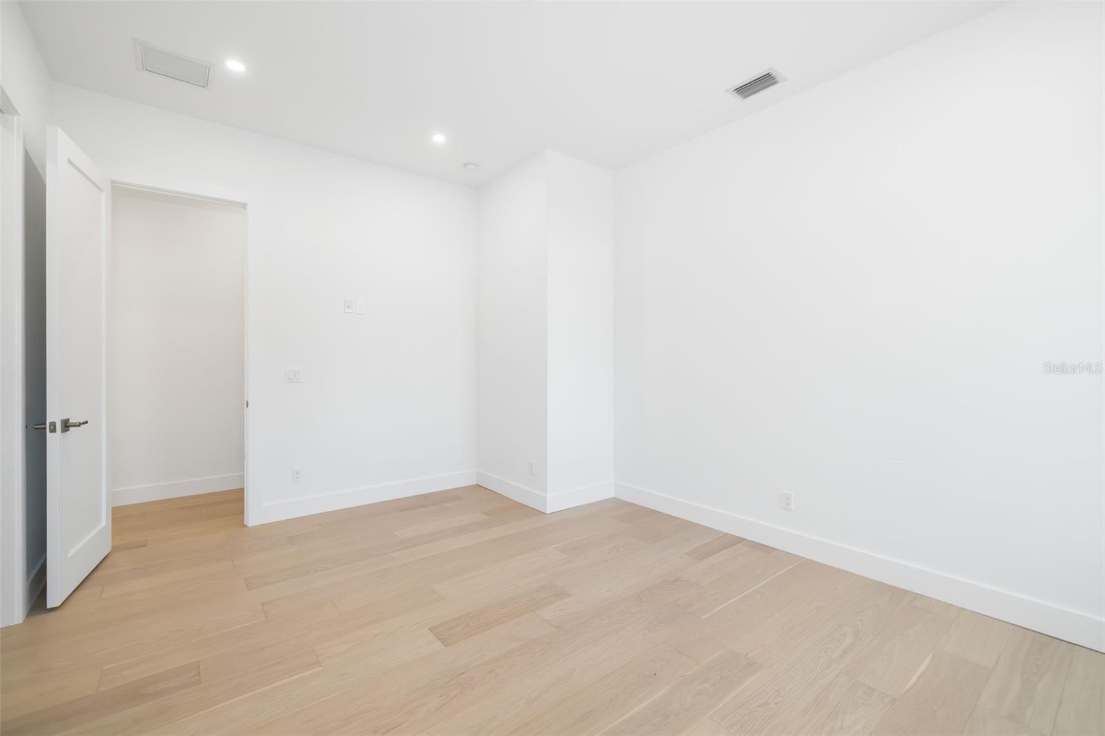 SOUTH GATE - Residential