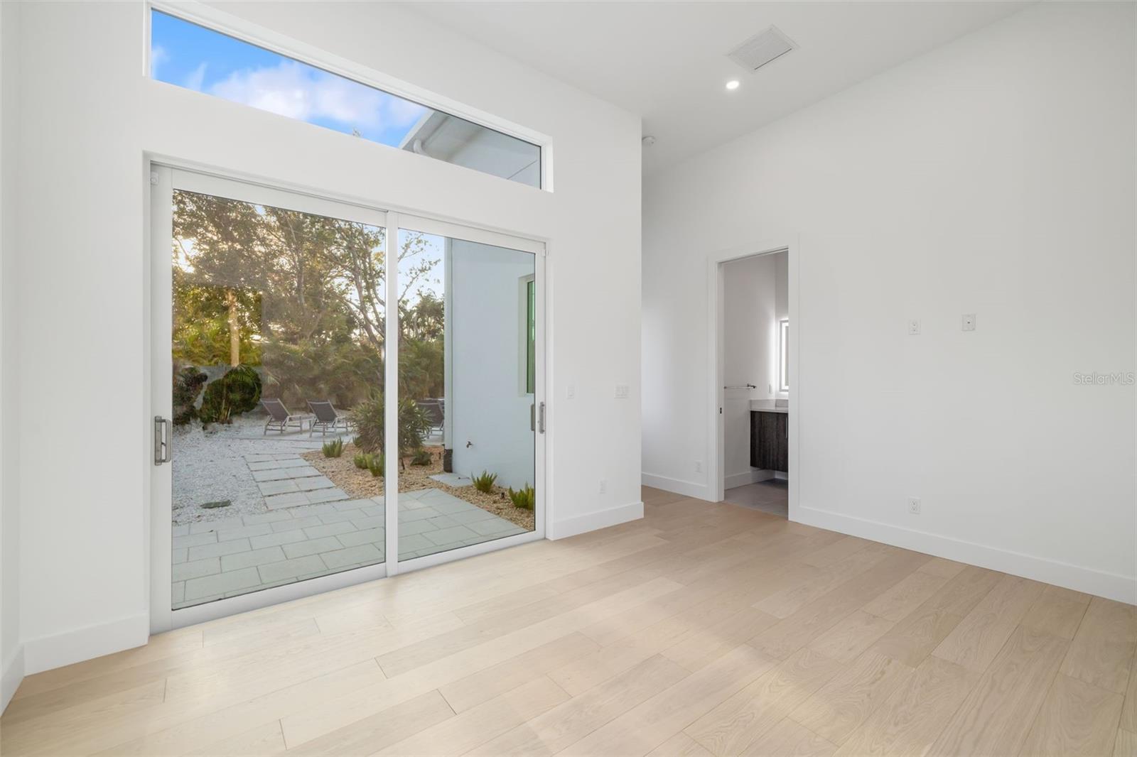 SOUTH GATE - Residential