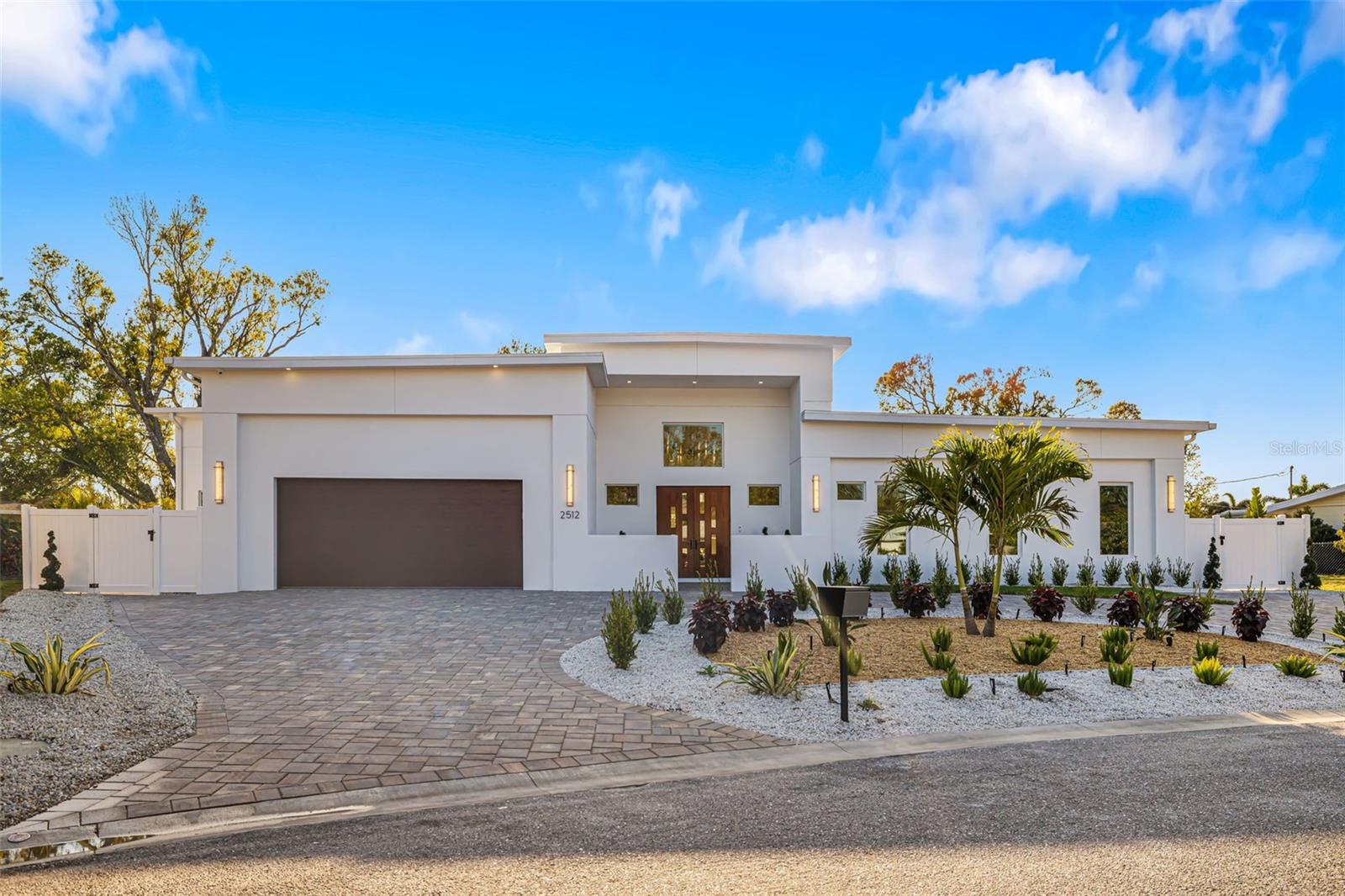 SOUTH GATE - Residential