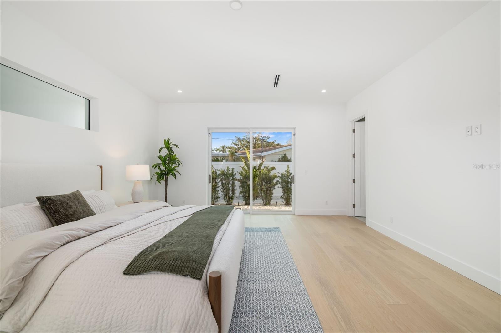 SOUTH GATE - Residential