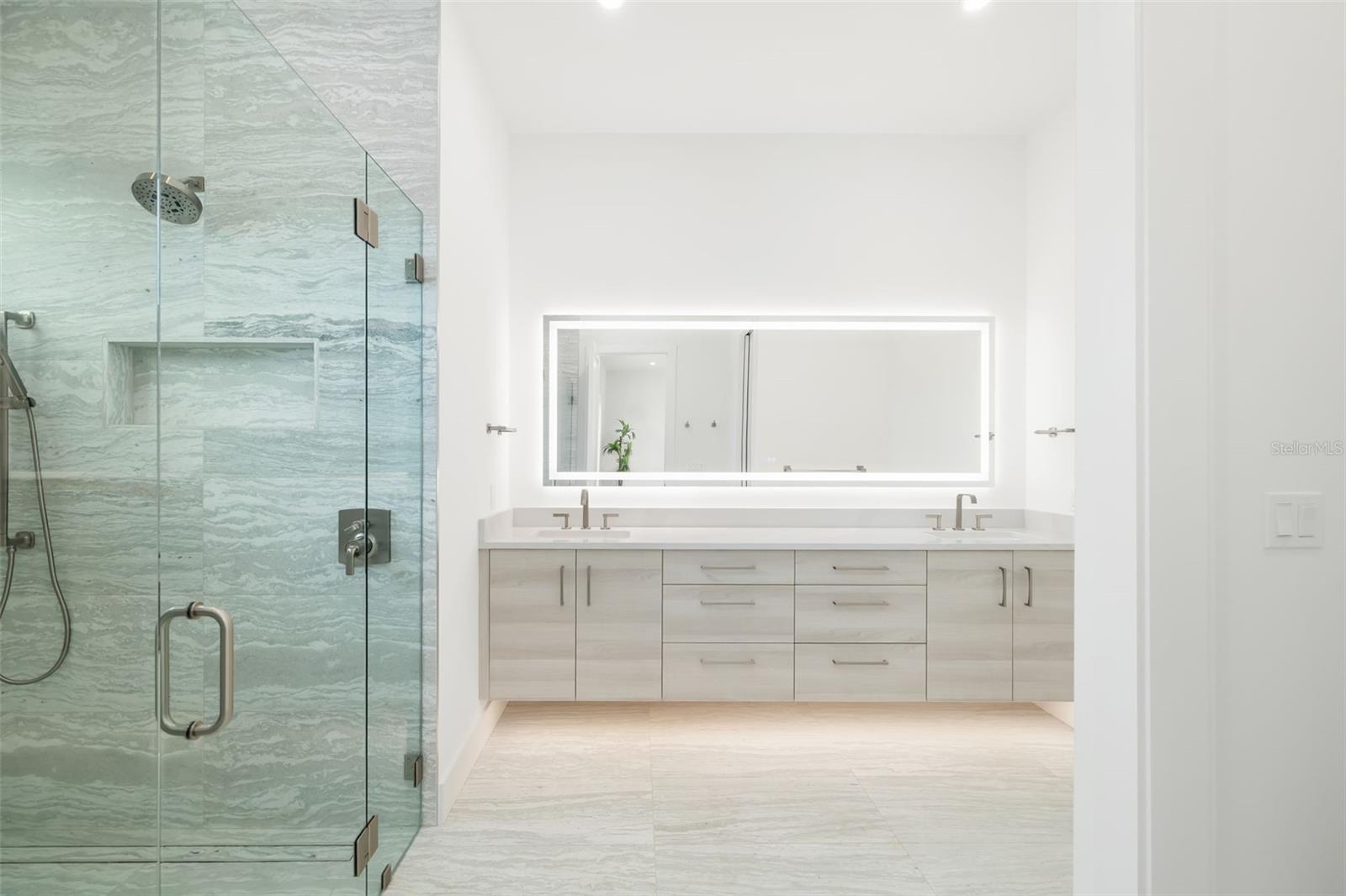 SOUTH GATE - Residential