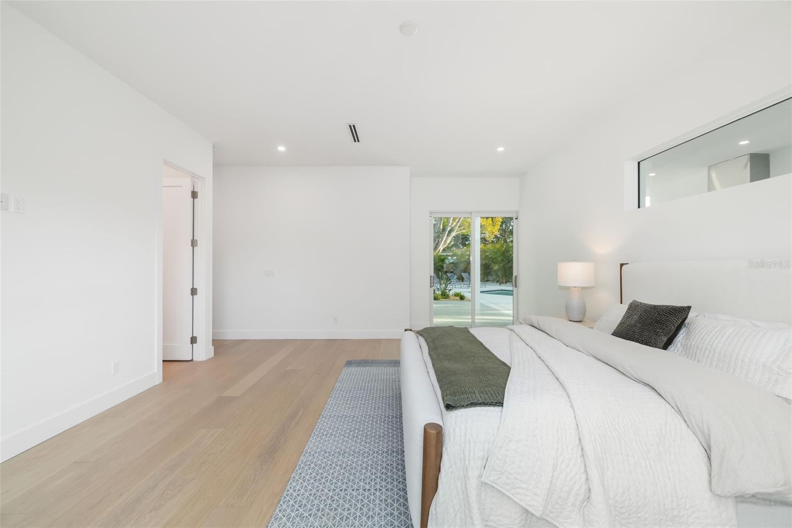 SOUTH GATE - Residential