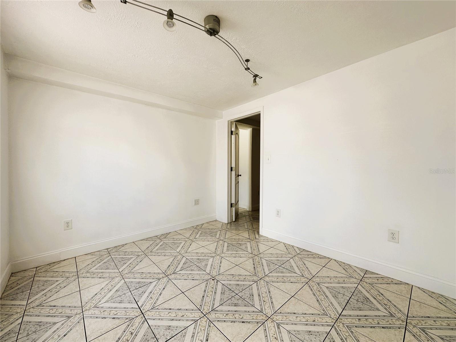 RIDGE MANOR - Residential Income