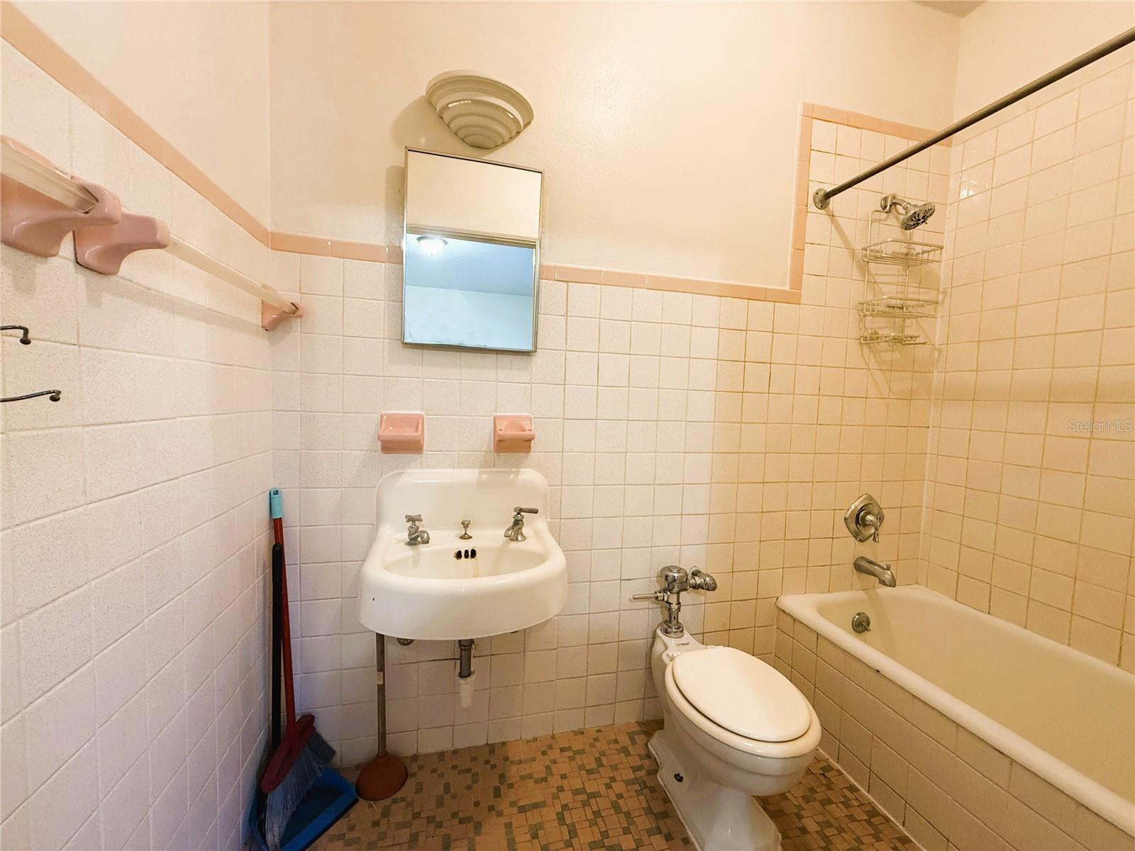 RIDGE MANOR - Residential Income