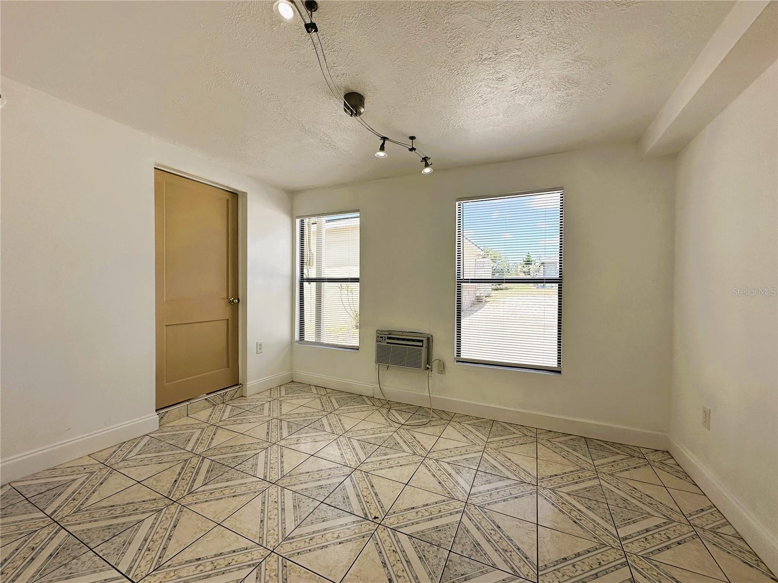 RIDGE MANOR - Residential Income