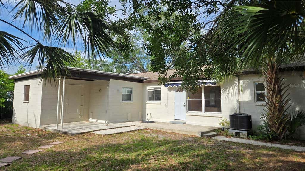 Photo of 10206 N Oakleaf Avenue, Tampa, FL 33612 (MLS # O6407530)