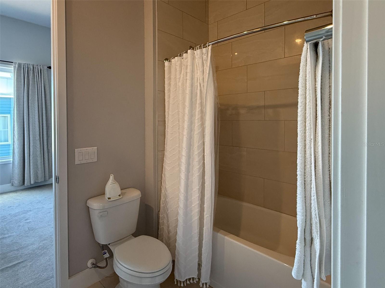 SPECTRUM AT REUNION CONDO PH 5A & 5B - Residential Lease