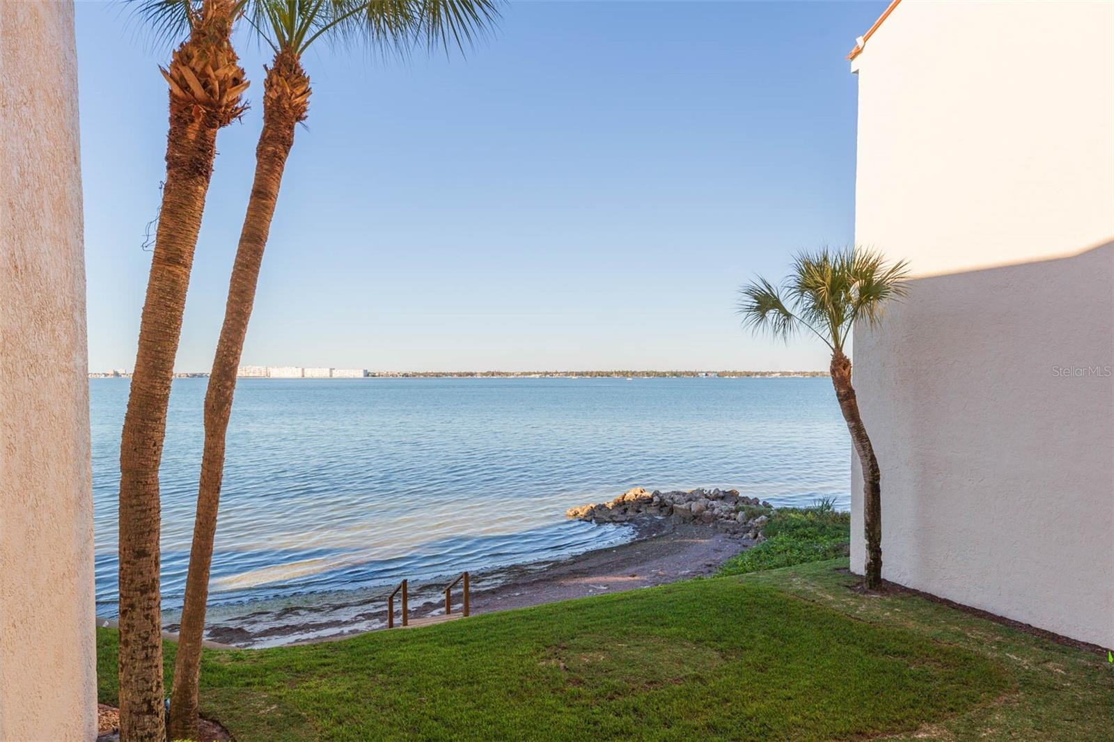 LA PUERTA DEL SOL CONDO - Residential