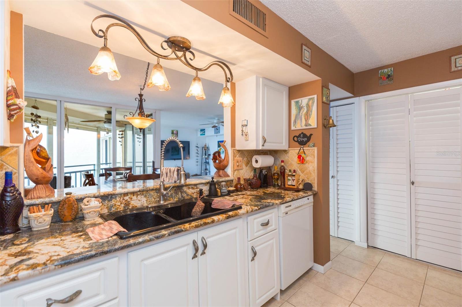 LA PUERTA DEL SOL CONDO - Residential