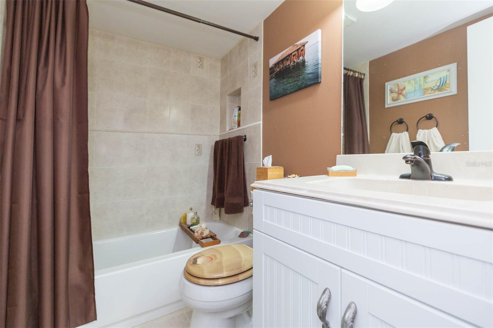 LA PUERTA DEL SOL CONDO - Residential