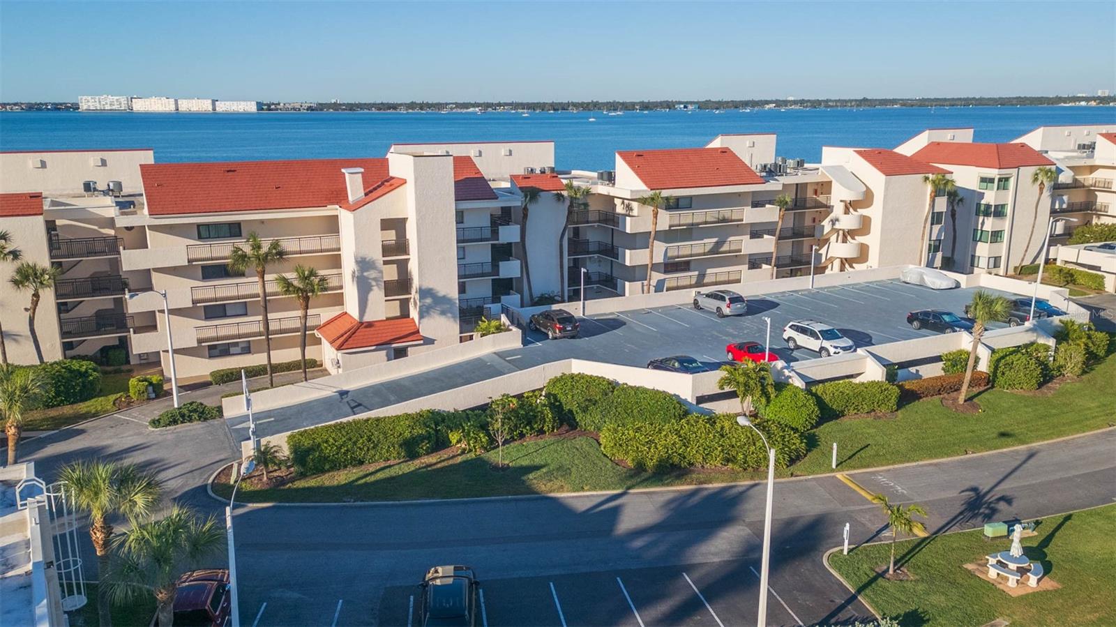 LA PUERTA DEL SOL CONDO - Residential