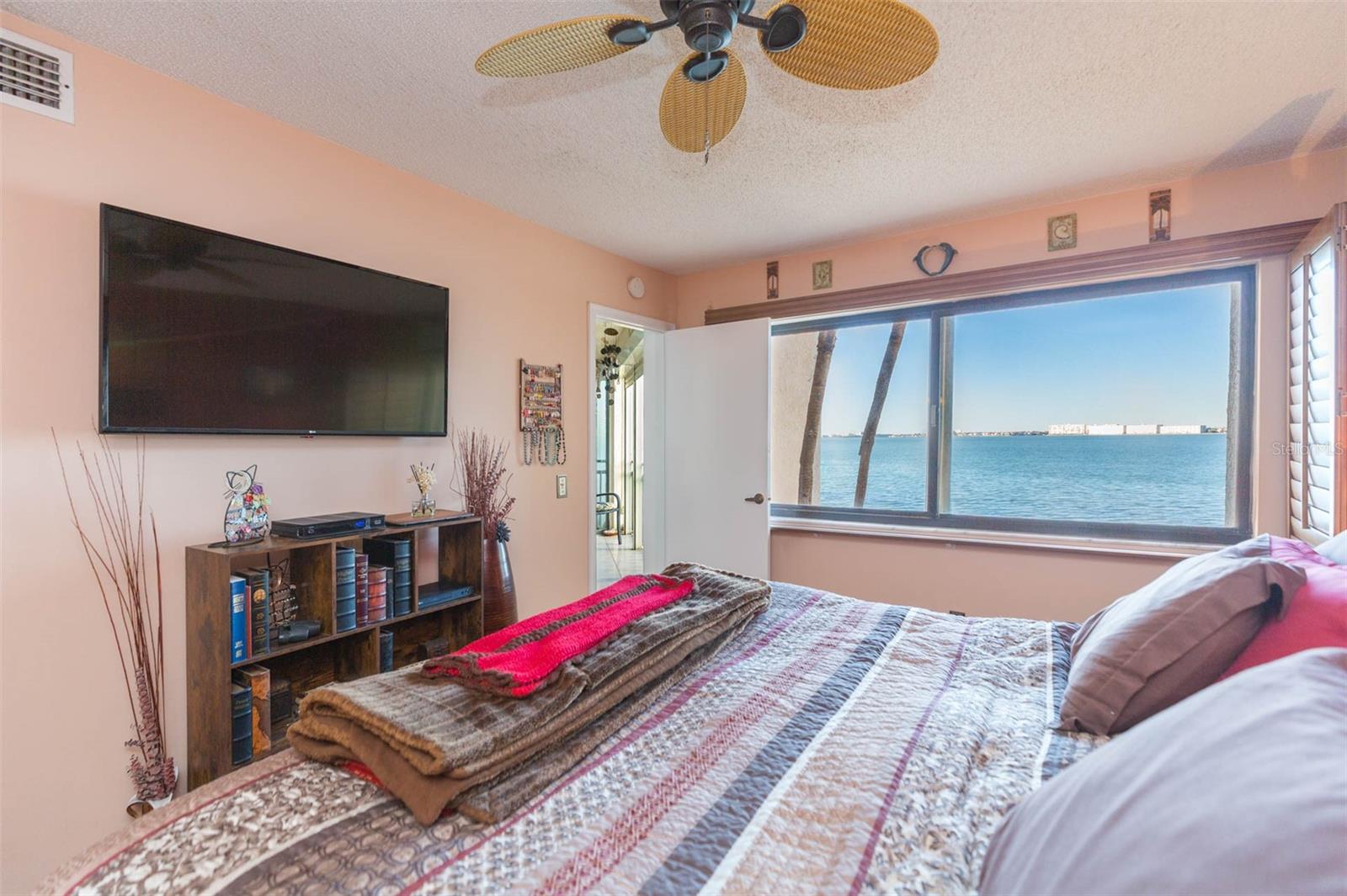 LA PUERTA DEL SOL CONDO - Residential