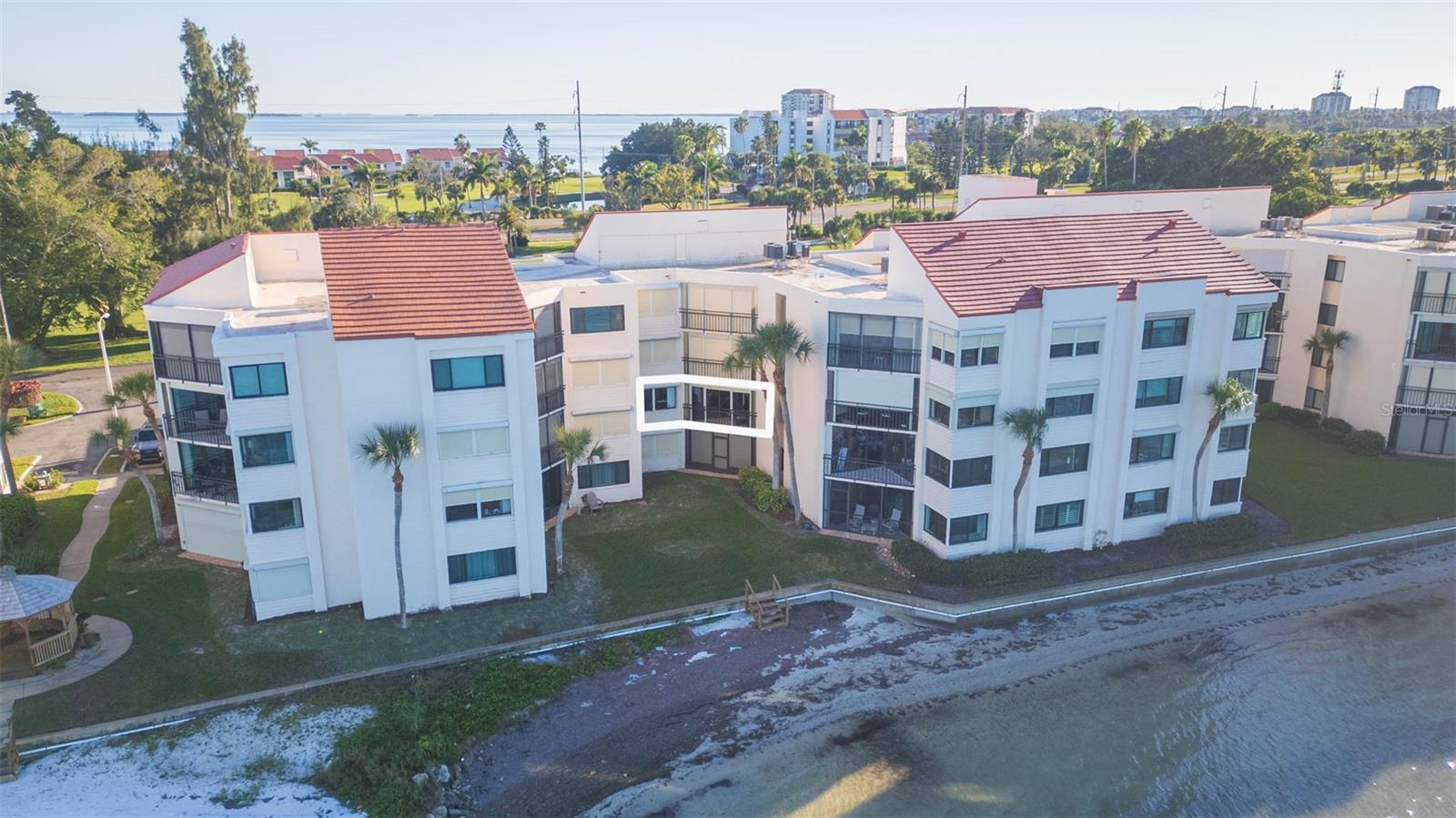 LA PUERTA DEL SOL CONDO - Residential