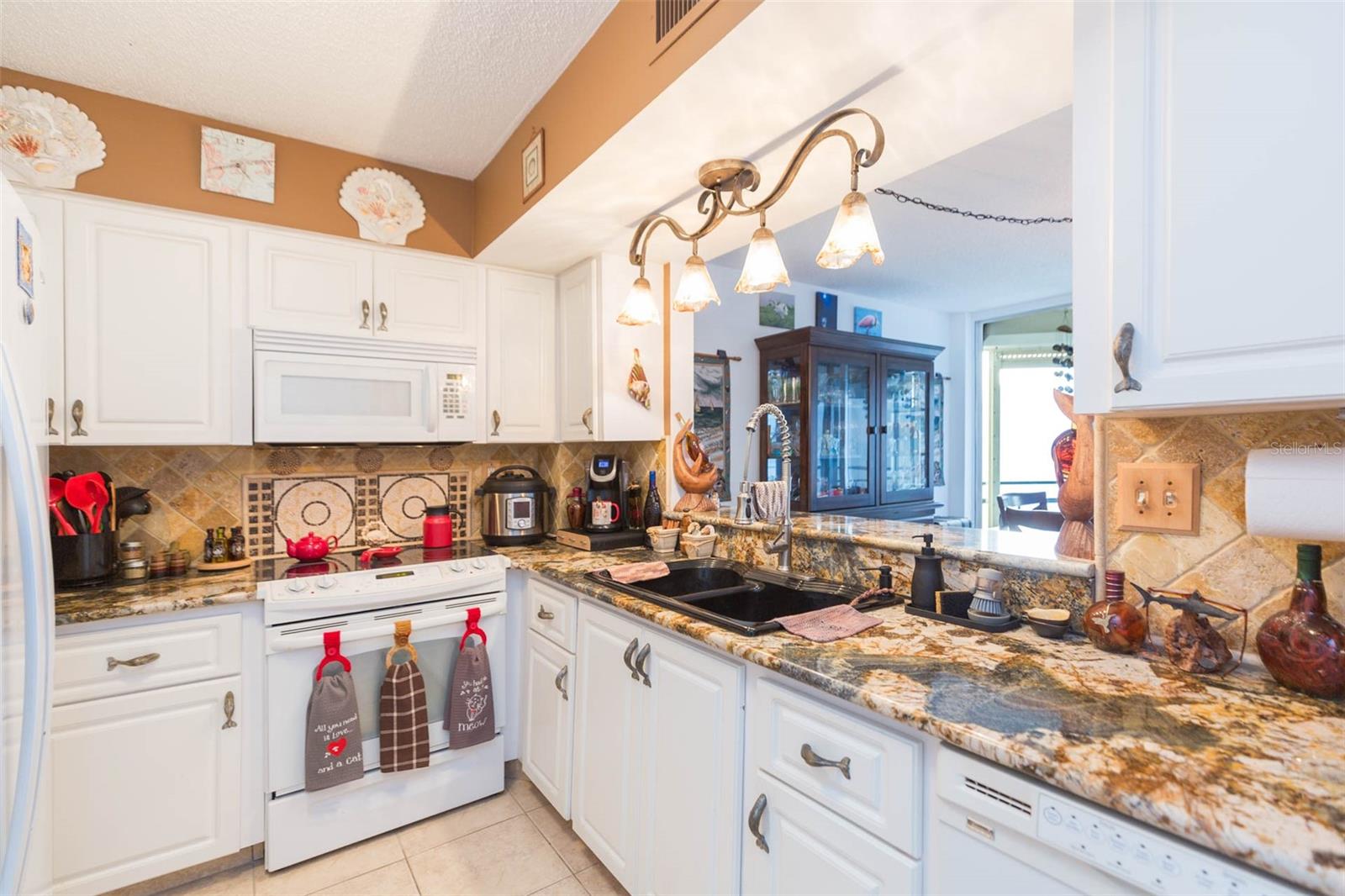 LA PUERTA DEL SOL CONDO - Residential