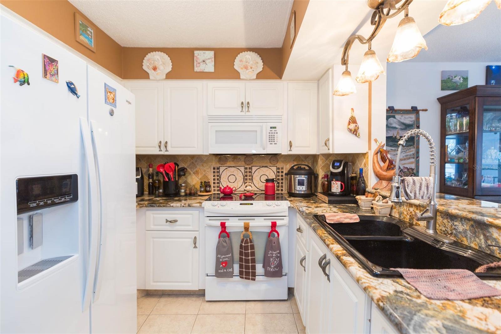 LA PUERTA DEL SOL CONDO - Residential