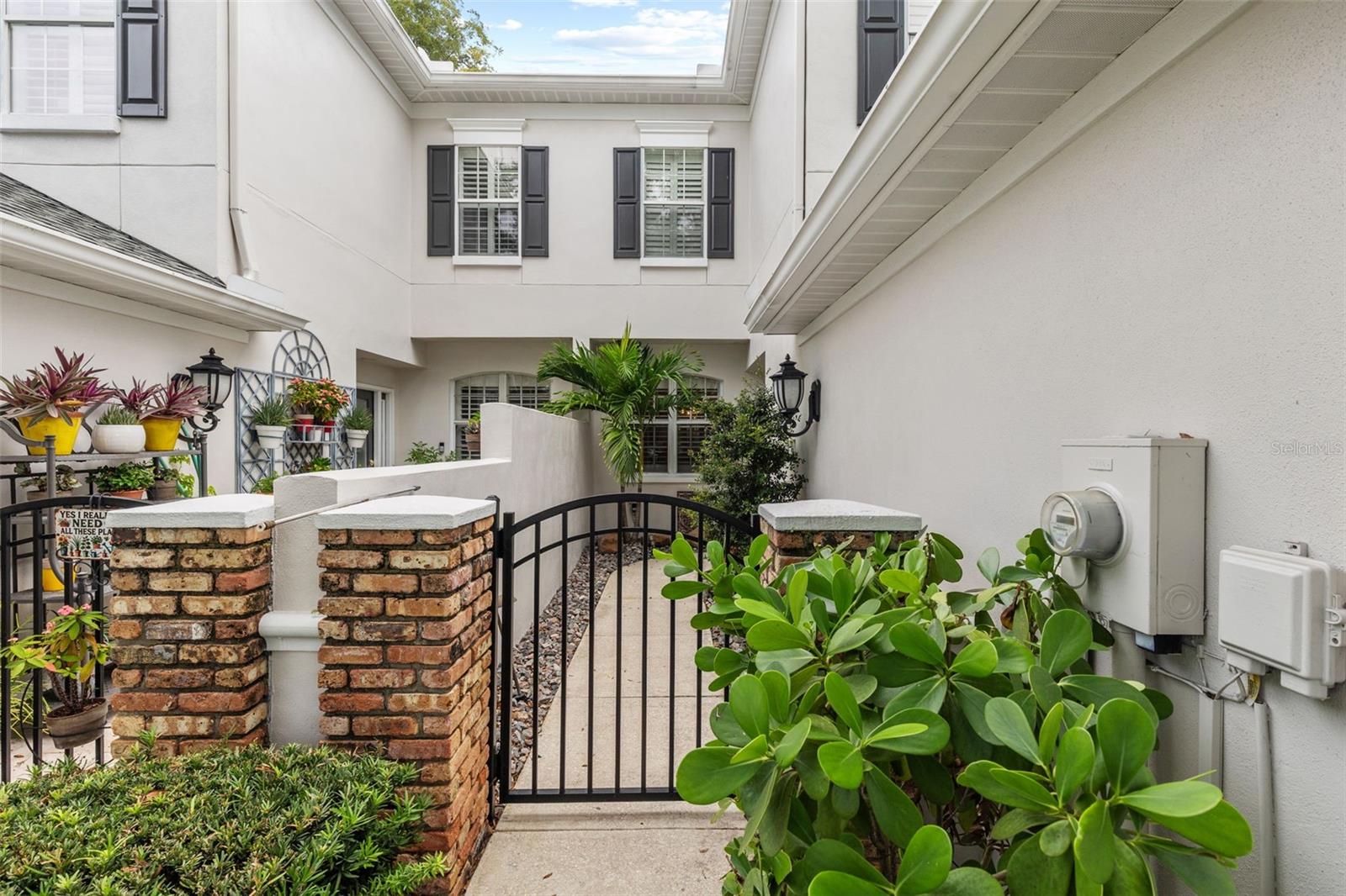 210 S LINCOLN AVENUE