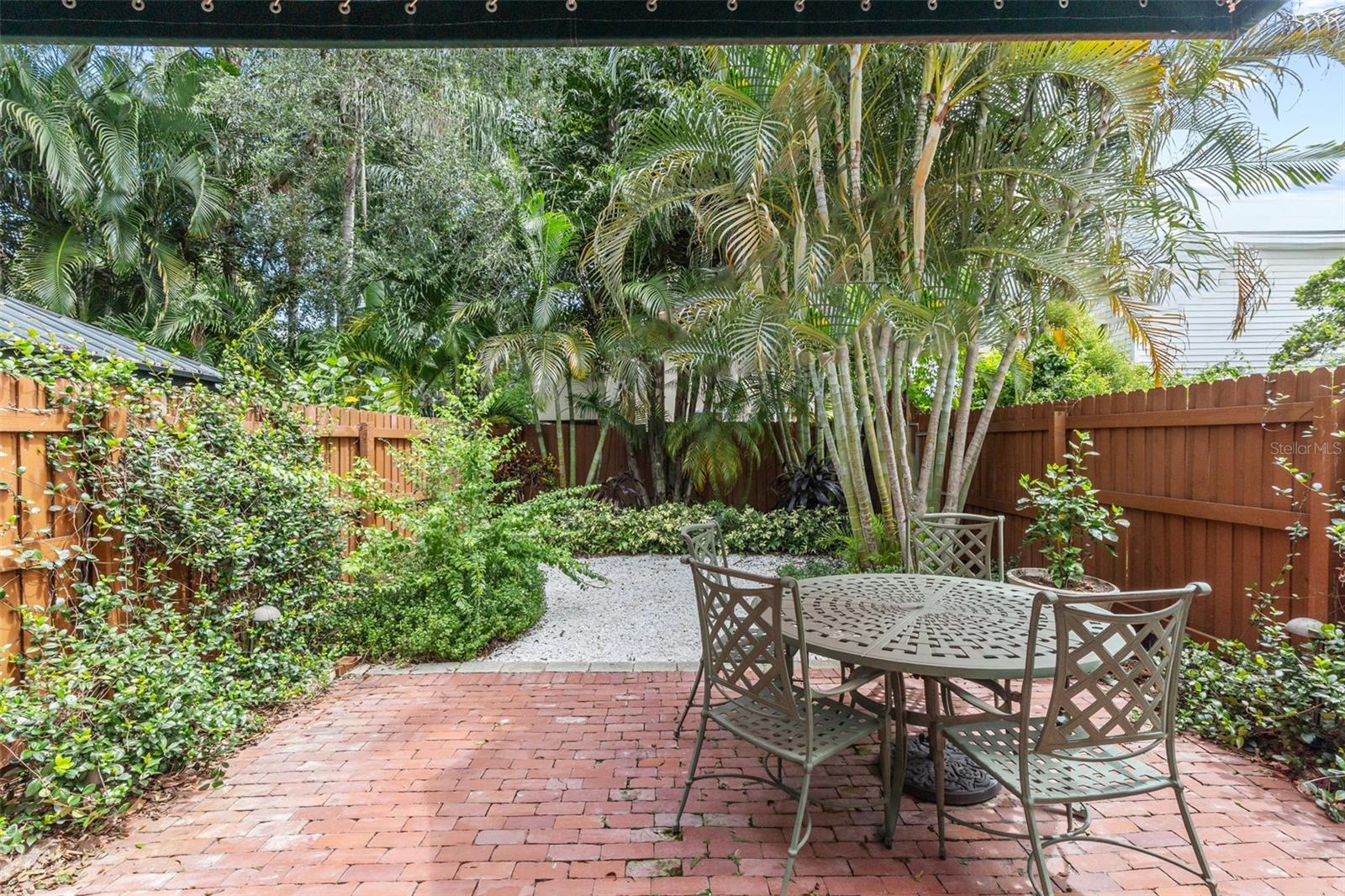 210 S LINCOLN AVENUE