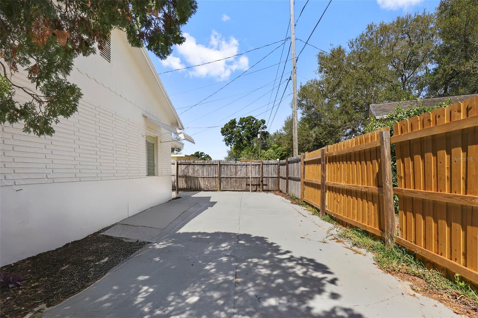 GARDEN MANOR SEC 2 - Residential