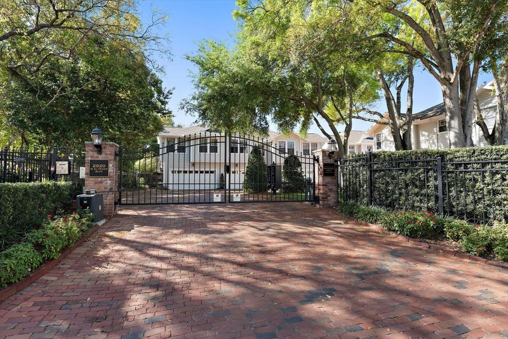 Photo of 2920 W El Prado Boulevard #13, Tampa, FL 33629 (MLS # TB8487912)