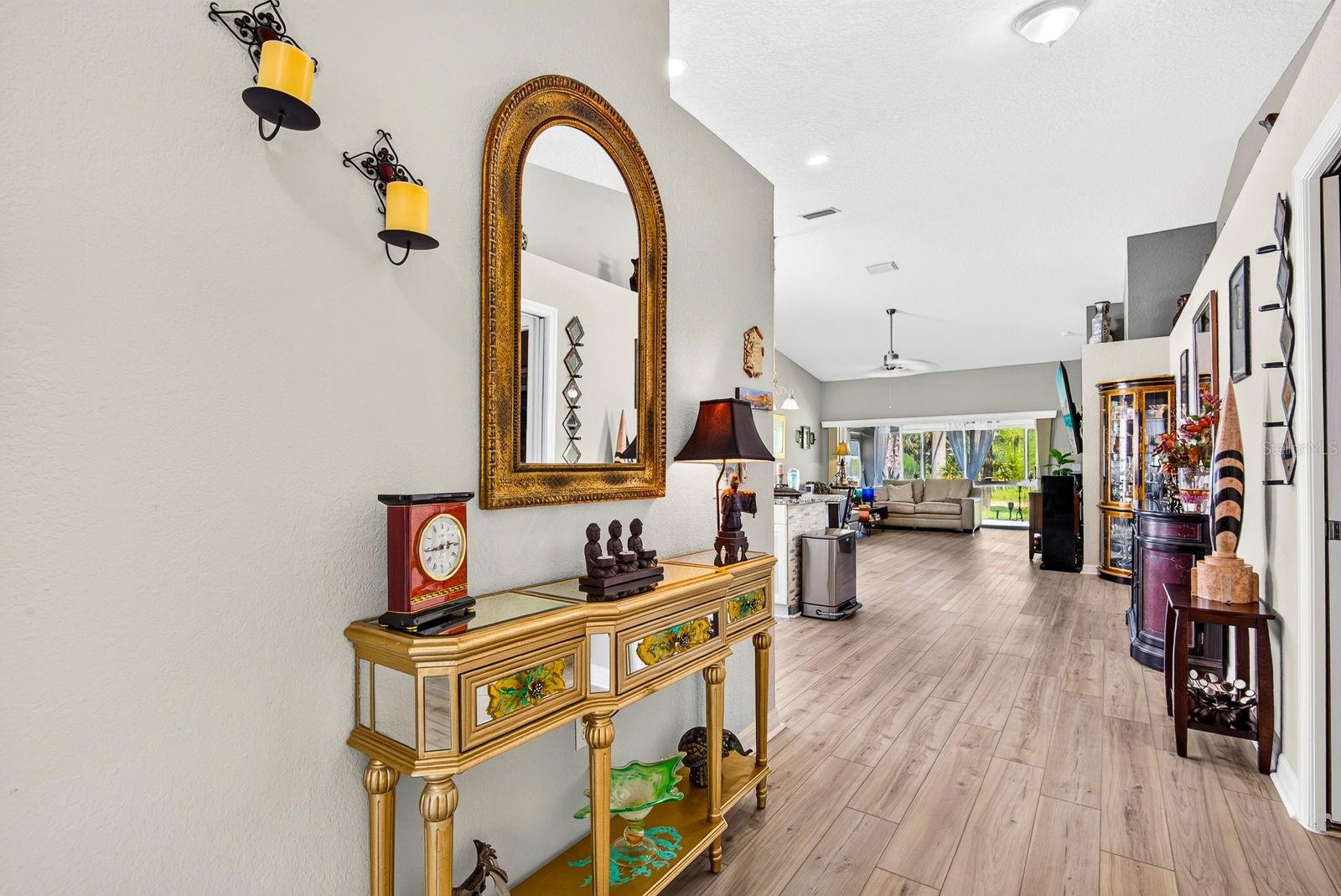 7124 MELROSE PLACE
