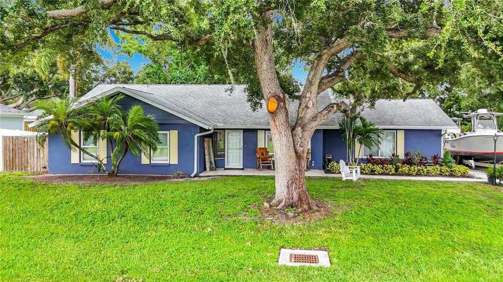 Photo of 1953 Rolling Green Circle, Sarasota, FL 34240 (MLS # A4701713)