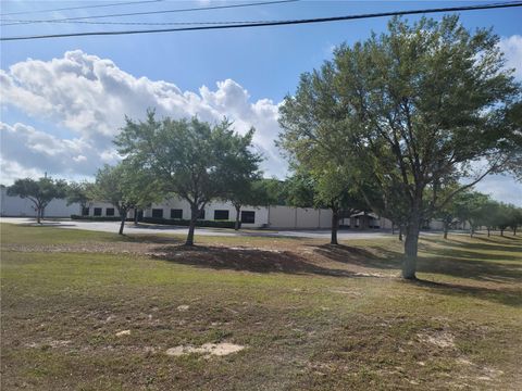 Photo of 1501 SW 44th Avenue, Ocala, FL 34474 (MLS # OM658497)