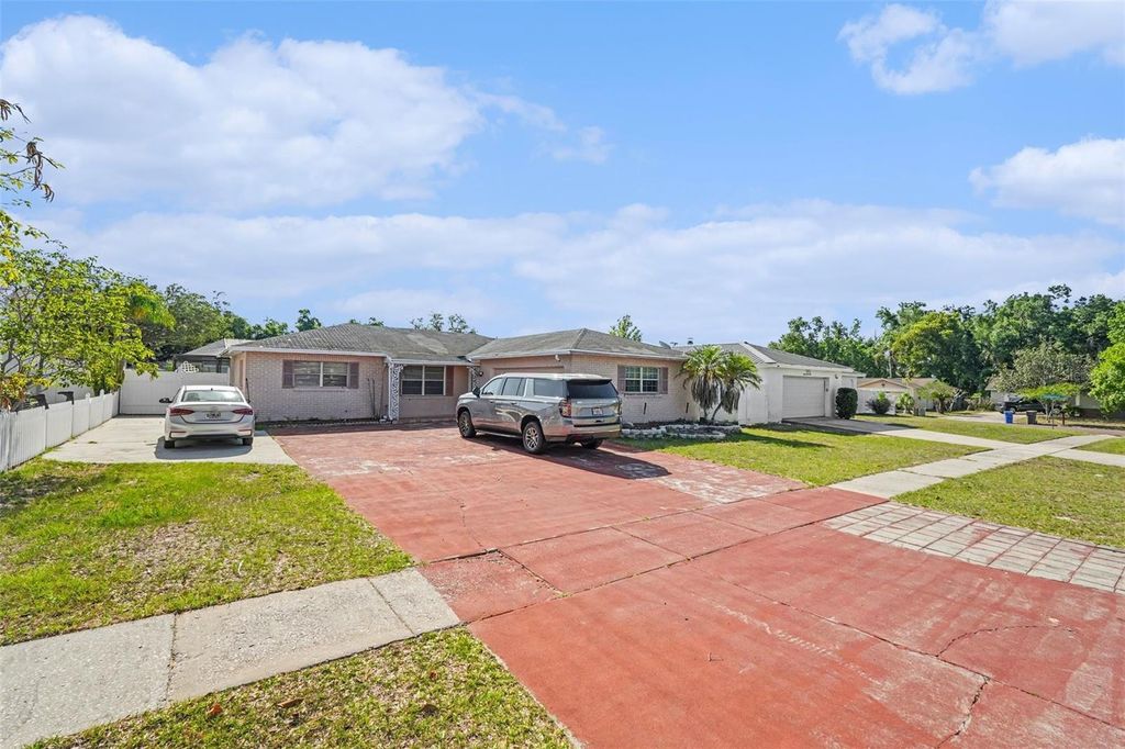 Photo of 1103 Londonwood Street, Brandon, FL 33510 (MLS # TB8500165)