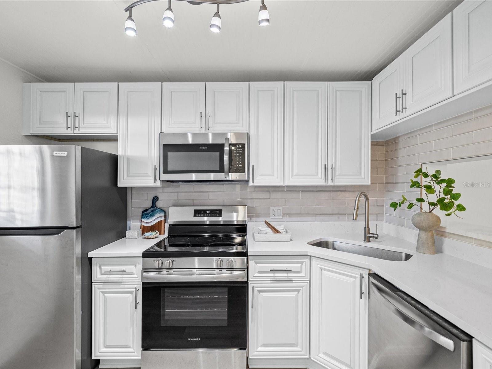 BAY MARINER THE CONDO - Residential