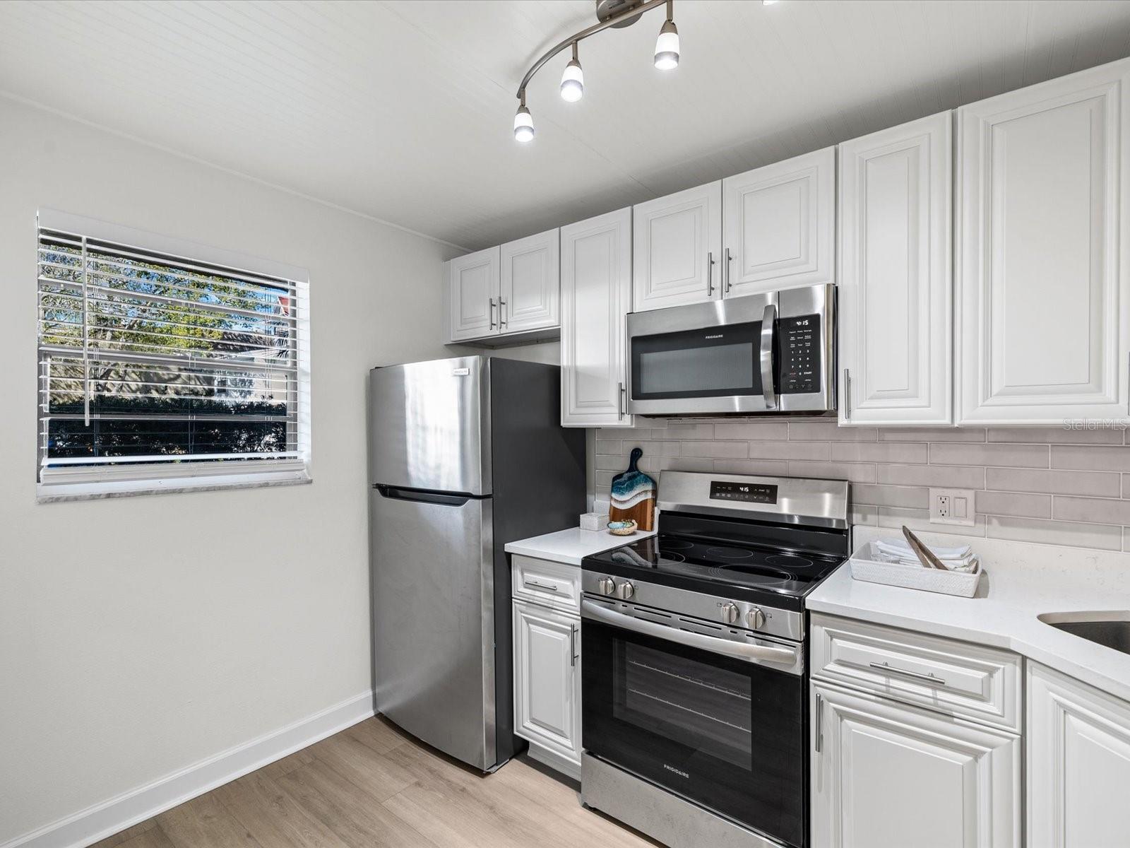 BAY MARINER THE CONDO - Residential