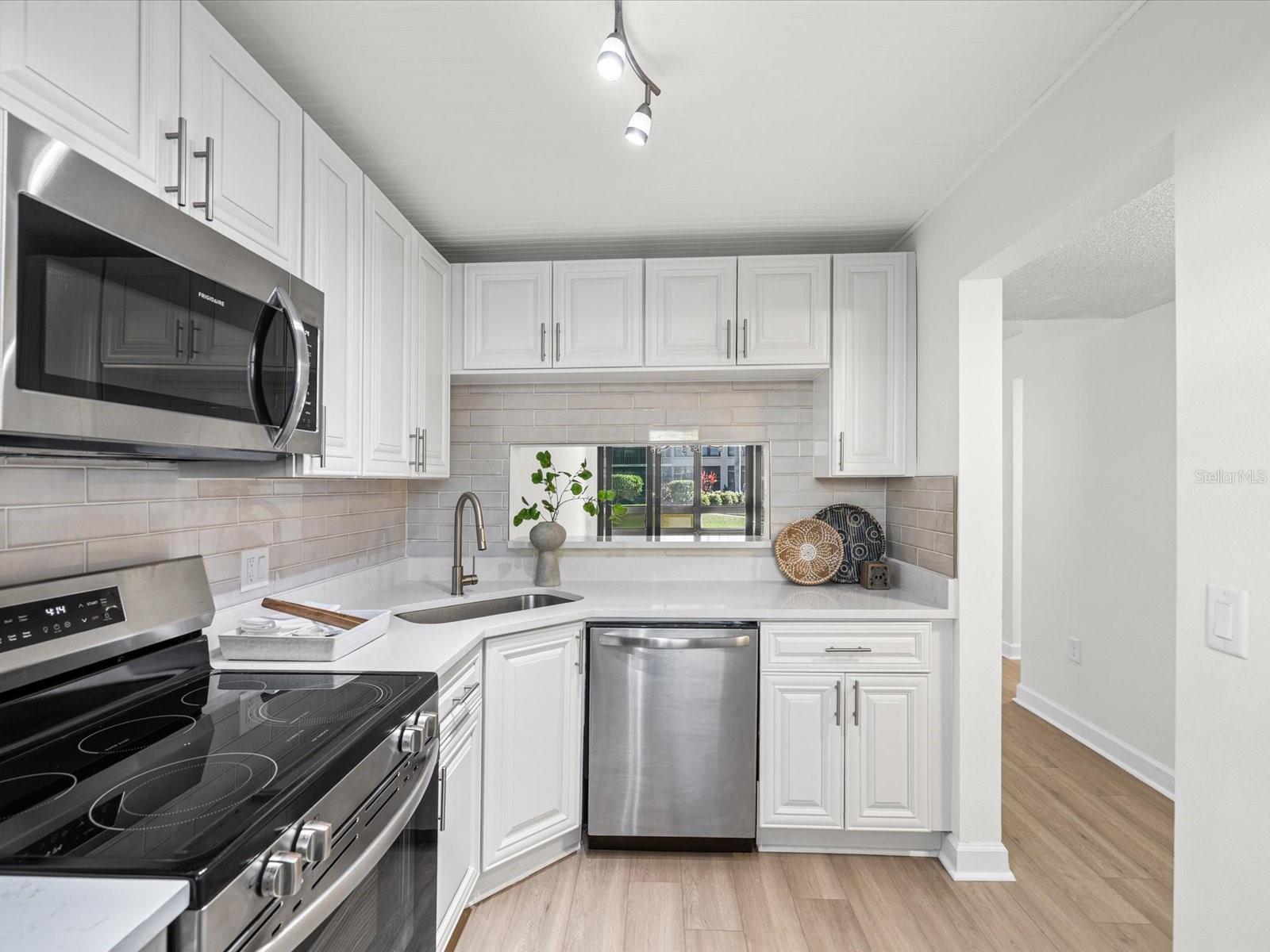 BAY MARINER THE CONDO - Residential