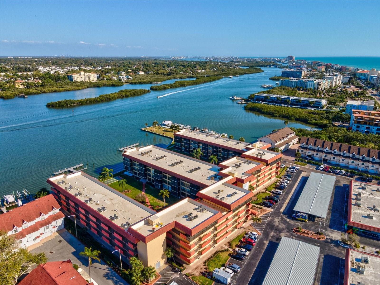 BAY MARINER THE CONDO - Residential