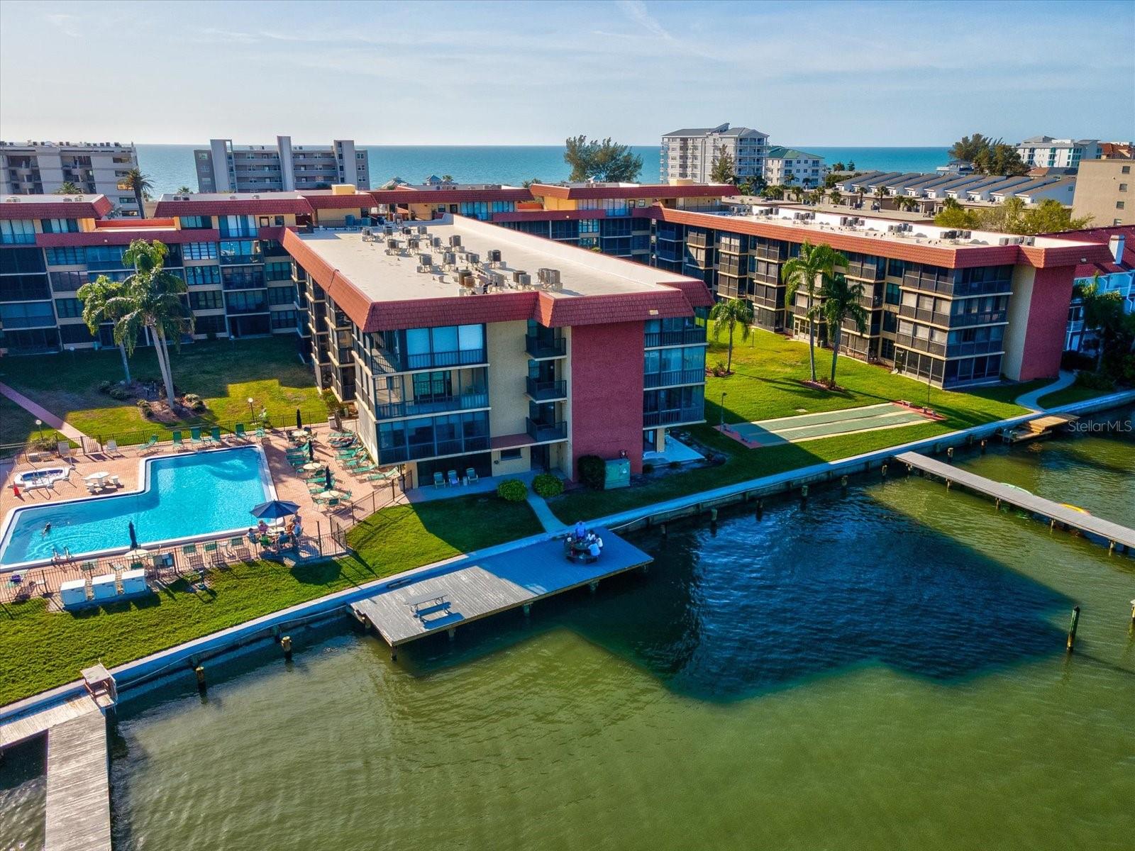 BAY MARINER THE CONDO - Residential