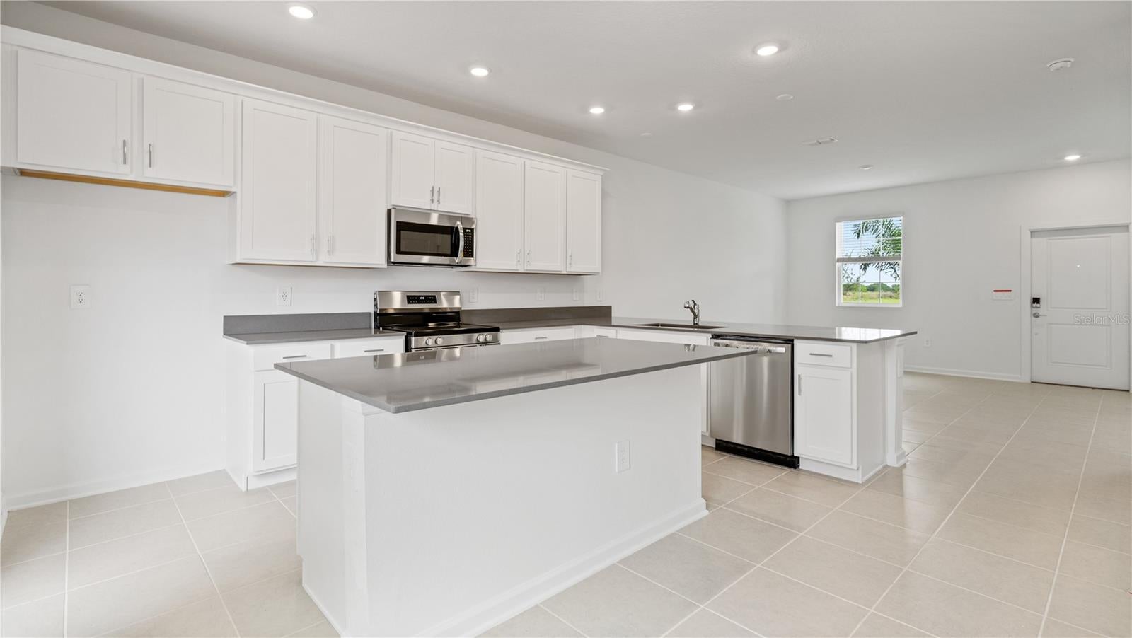 5571 RONIN DRIVE