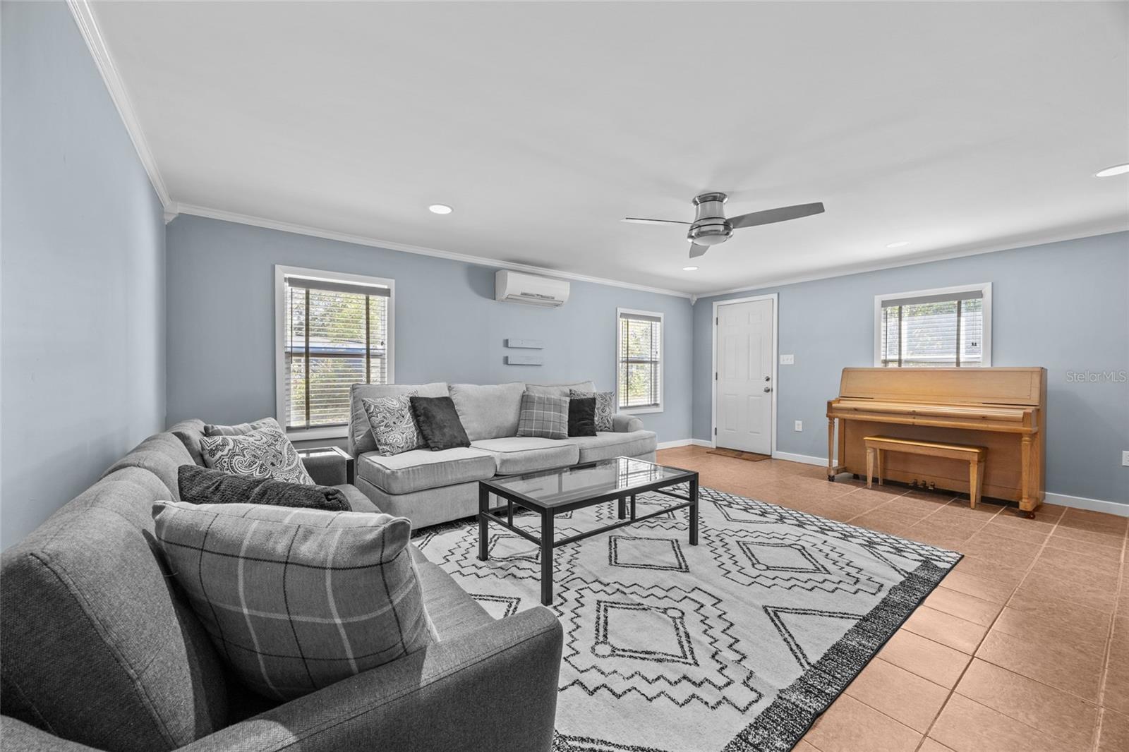 HIGHLAND COURT MANOR - Residential
