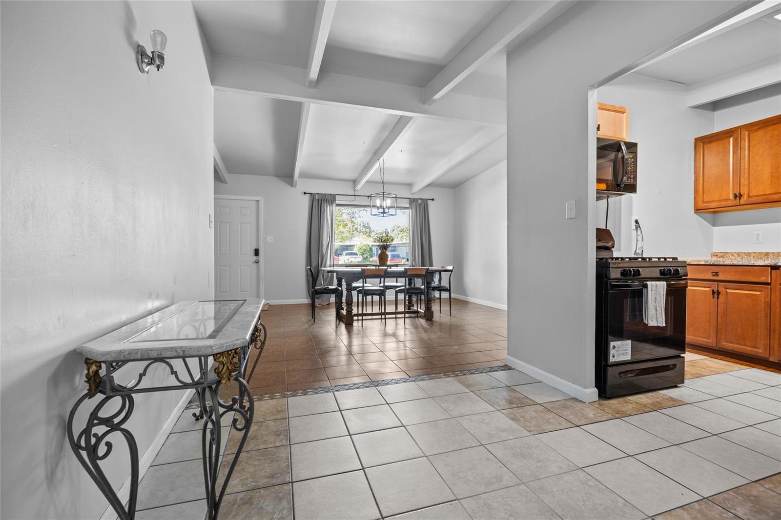 HIGHLAND COURT MANOR - Residential