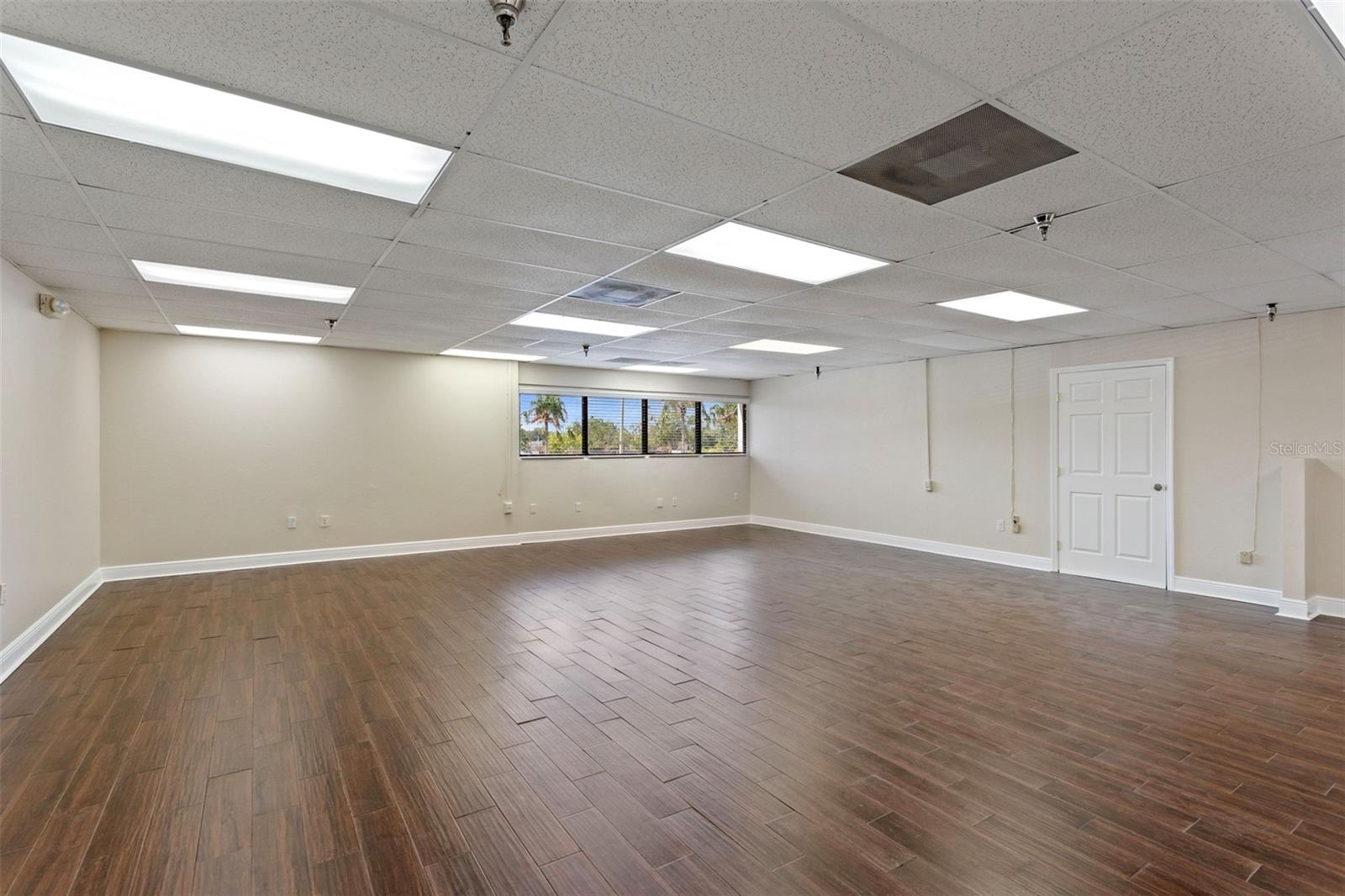 HOFFNER COMMERCE CENTER - Commercial Lease