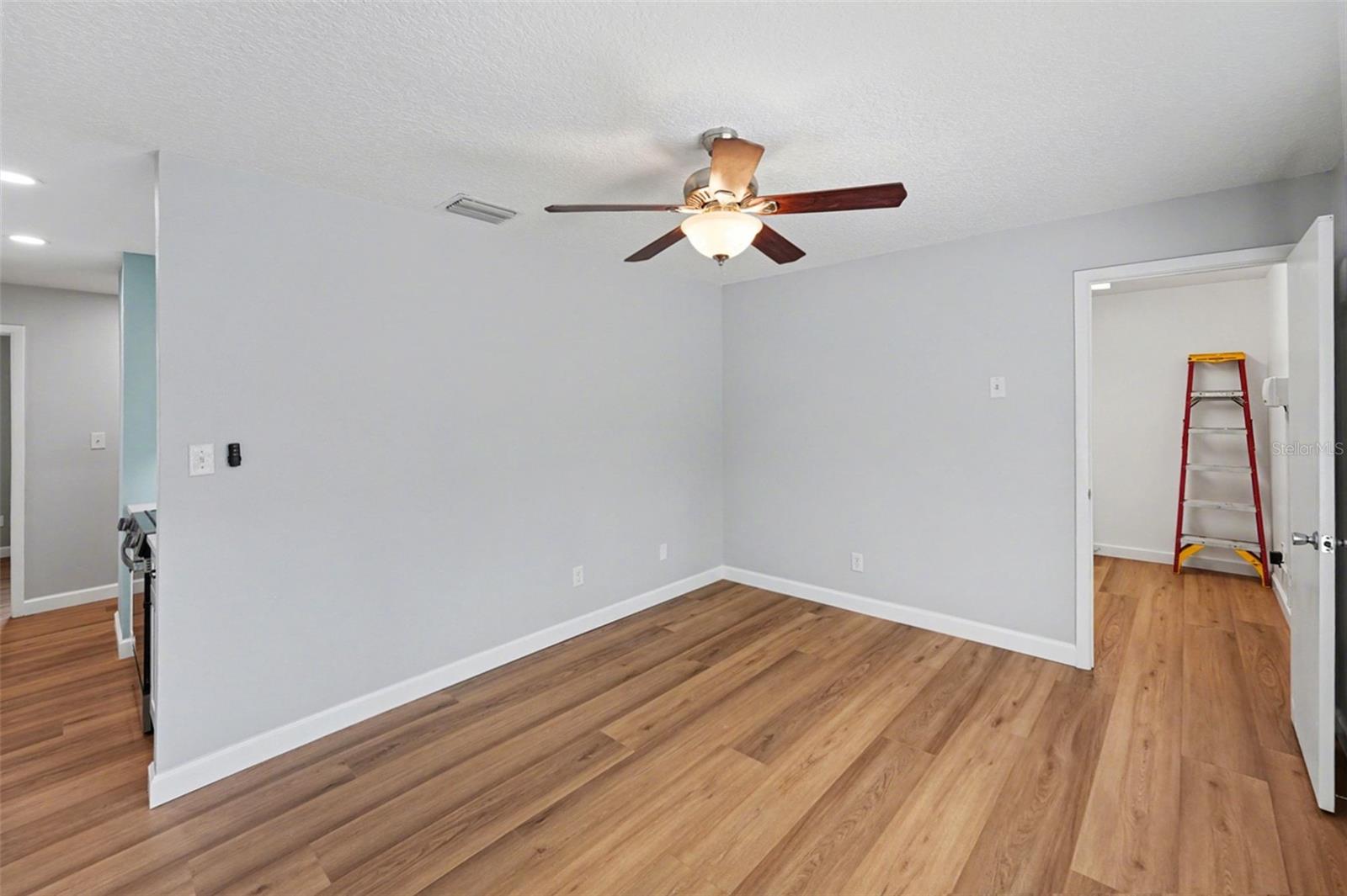 TAMPAS NORTH SIDE COUNTRY CLUB AREA UNIT - Residential Lease