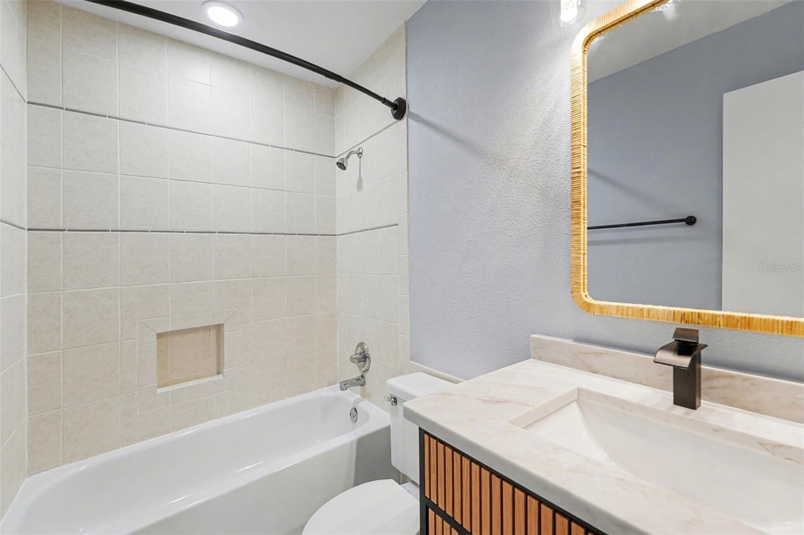 TAMPAS NORTH SIDE COUNTRY CLUB AREA UNIT - Residential Lease