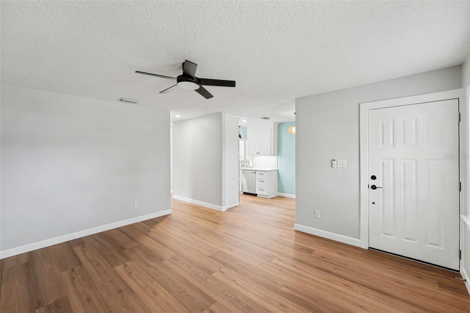 TAMPAS NORTH SIDE COUNTRY CLUB AREA UNIT - Residential Lease