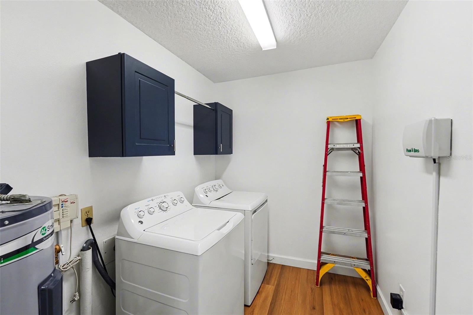 TAMPAS NORTH SIDE COUNTRY CLUB AREA UNIT - Residential Lease