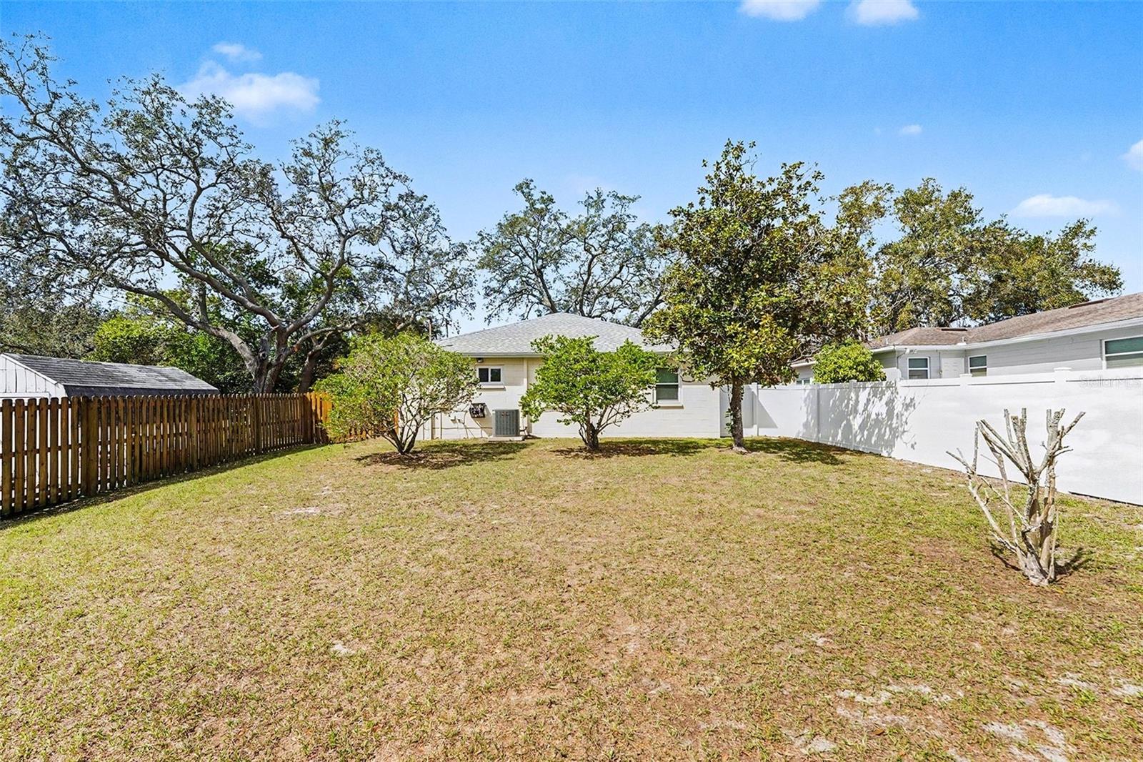 TAMPAS NORTH SIDE COUNTRY CLUB AREA UNIT - Residential Lease