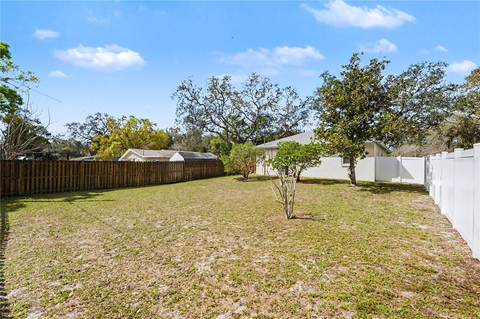 TAMPAS NORTH SIDE COUNTRY CLUB AREA UNIT - Residential Lease