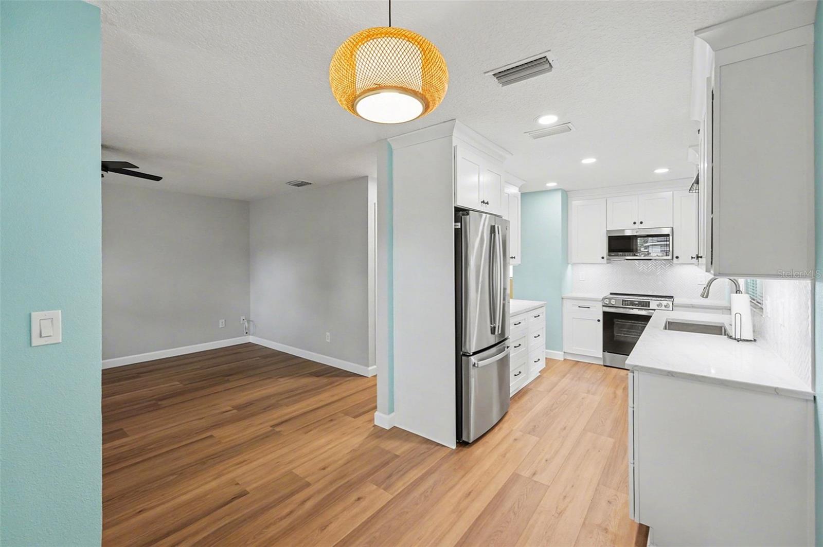 TAMPAS NORTH SIDE COUNTRY CLUB AREA UNIT - Residential Lease