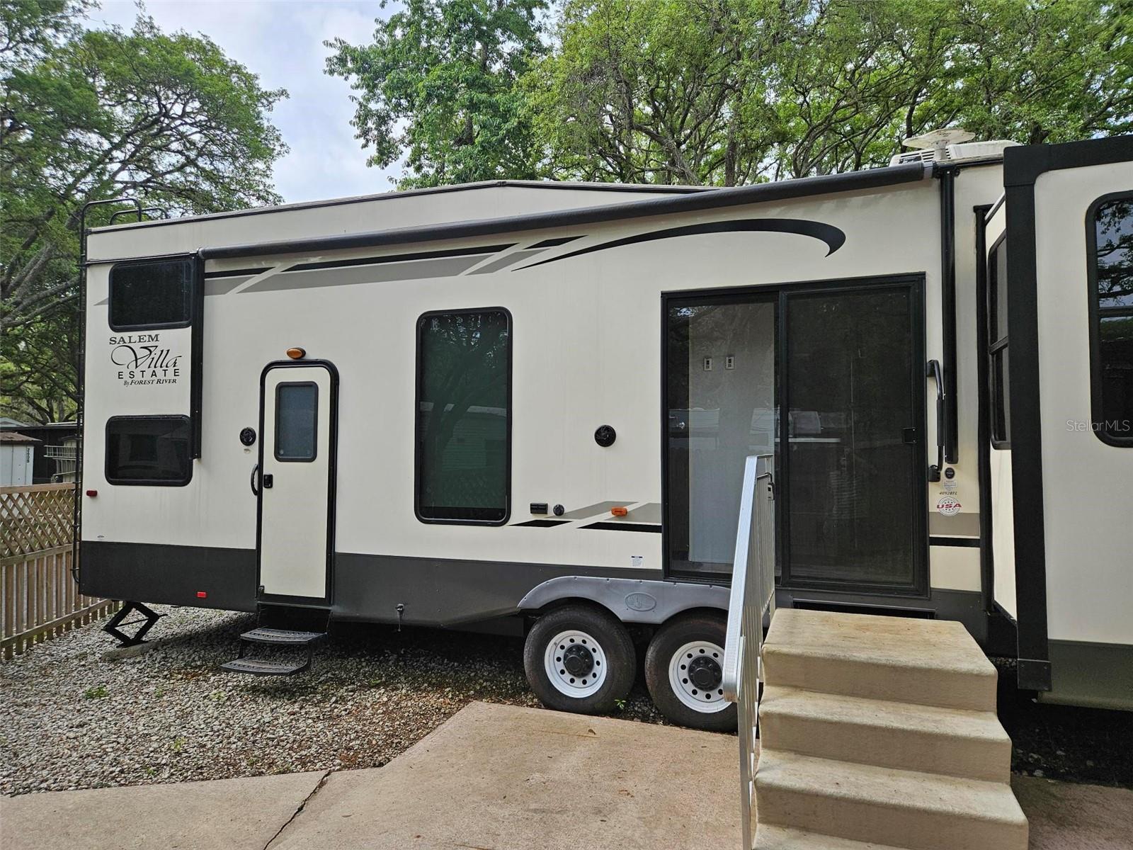 YOGI BEAR JELLYSTONE PARK CONDO - Residential