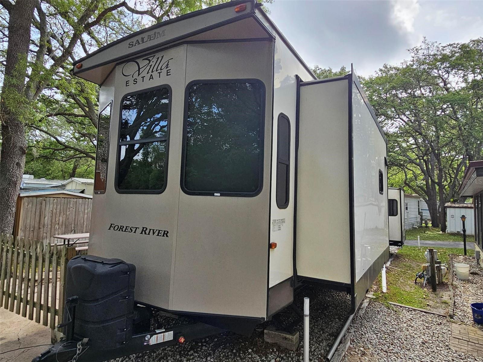 YOGI BEAR JELLYSTONE PARK CONDO - Residential