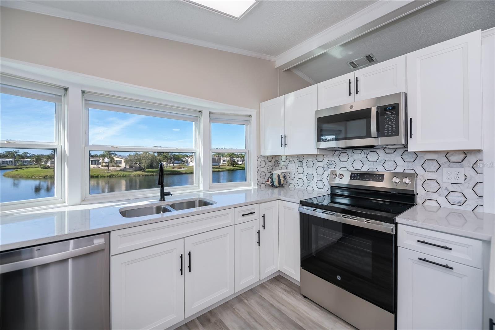 TANGERINE WOODS - Residential