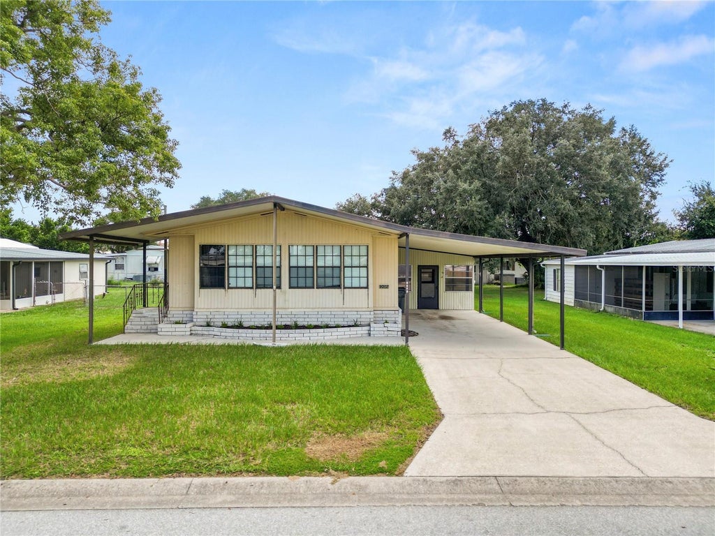 Photo of 2082 Thelma Drive, Lake Alfred, FL 33850 (MLS # L4965425)