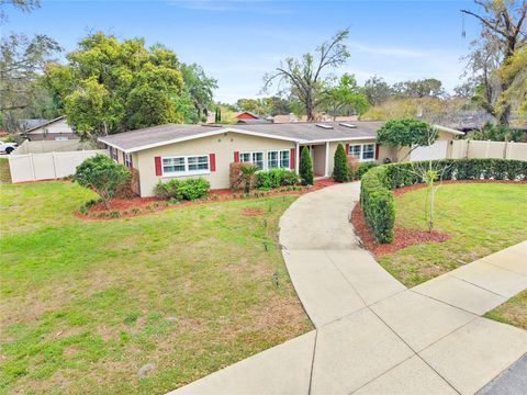 Photo of 305 Palm Springs Drive, Longwood, FL 32750 (MLS # O6392490)
